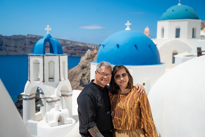 Private Walking Tour in Santorini with Personal Photographer - The Oia photo route and its limits