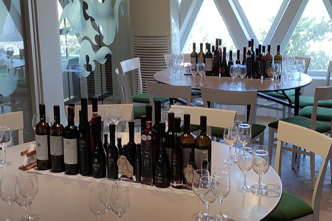 Private Wine Tour in 3 Wineries with 12 Wine Tastings and Tapas - Venetsanos Winery above the caldera