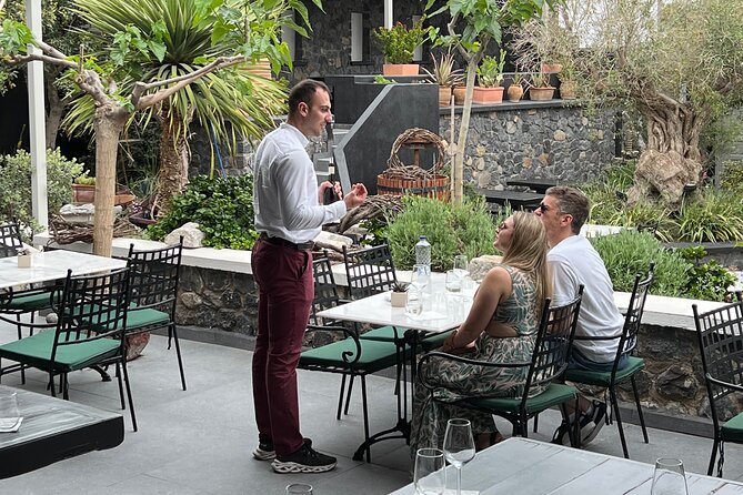 Private Wine Tour in 3 Wineries with 12 Wine Tastings and Tapas - The ride matters more than it first appears