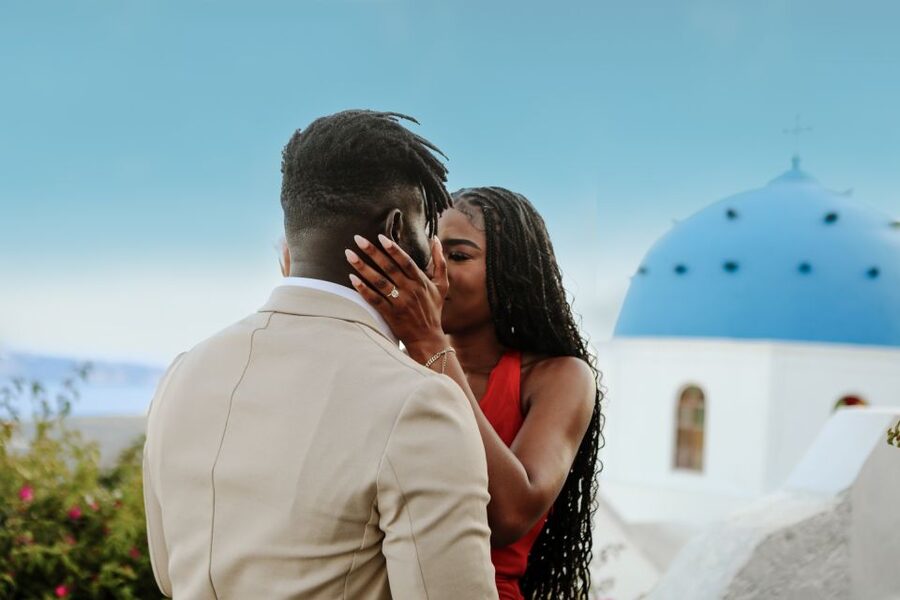 Proposal Photographer in Santorini - A photographer who helps you look natural