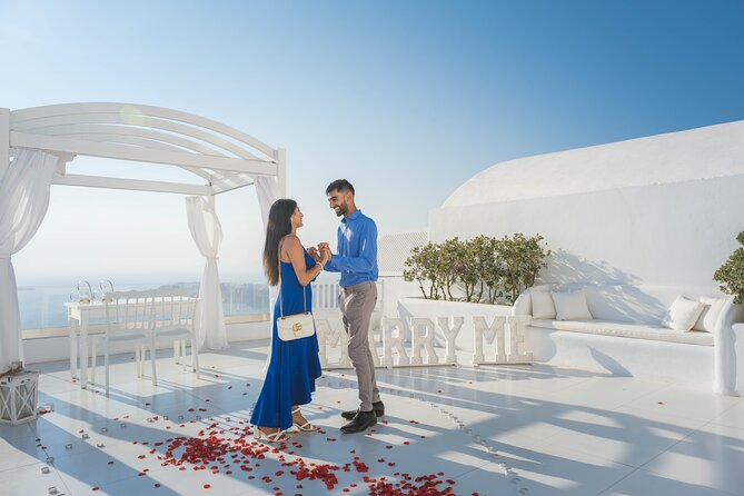 Proposal Photoshoot Santorini - The Oia backdrop and its practical limits