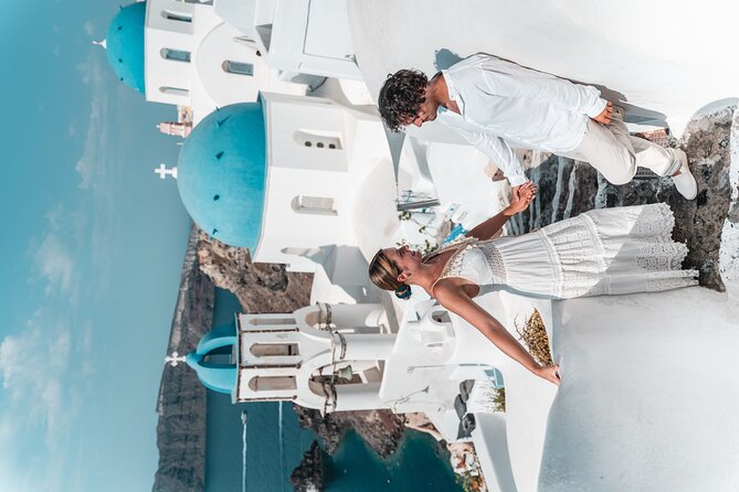 Proposal Photoshoot Santorini - What you receive after the camera stops