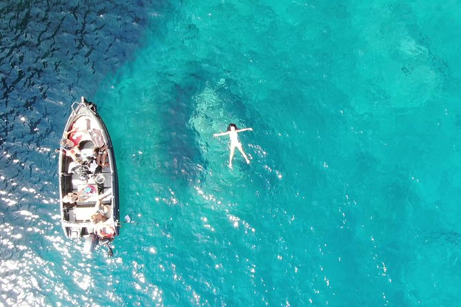 Rent a Boat in Santorini without a License - Key points to know before booking