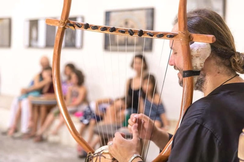 Santorini: A Mythical Musical Experience - Why Yannis’s presentation works for different ages