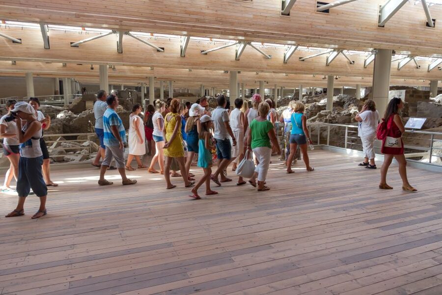 Santorini: Akrotiri Prehistoric City Guided Walking Tour - The biggest issue: private on paper, crowded in practice