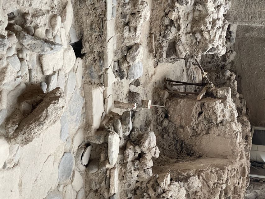Santorini: Akrotiri Private Guided Tour with Hotel Pick-Up - Why Akrotiri feels different from most Greek ruins