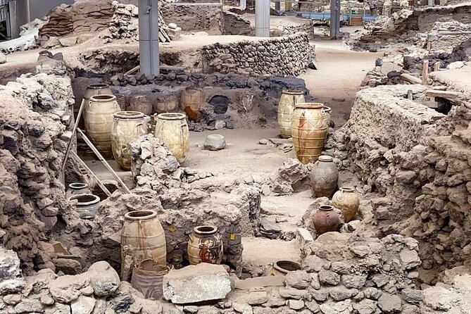 Santorini , Akrotiri tour by a licensed guide - Entering a town frozen around 1600 BC