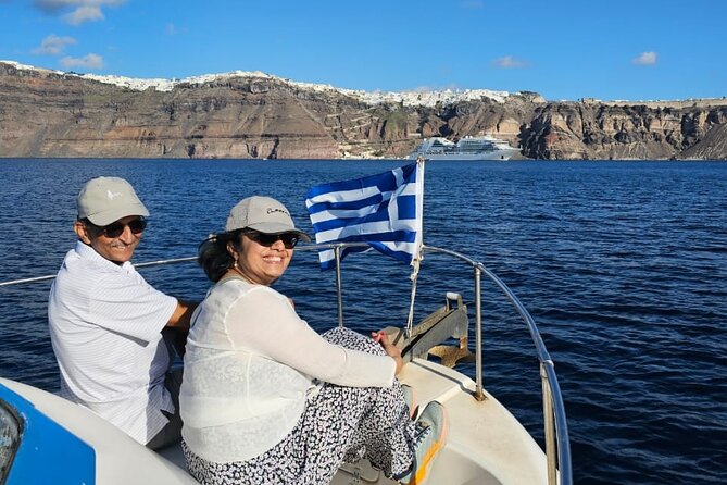 Santorini: Boat tour to Volcano, Hot Springs & Thirasia island - Getting down to Santorini’s Old Harbor