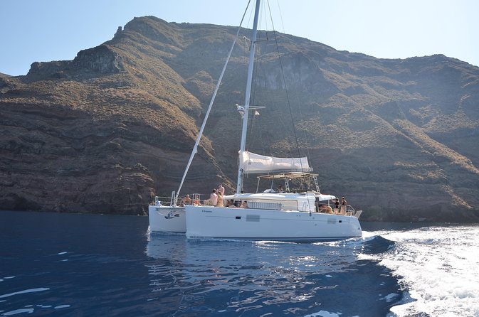 Santorini Caldera Gold Day Cruise with BBQ on board and Open Bar - Vlychada to Red Beach: the morning begins on the southern coast