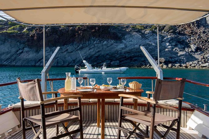 Santorini Caldera Sunset Traditional Cruise with Meal and Drinks - Why this cruise shows Santorini at its best