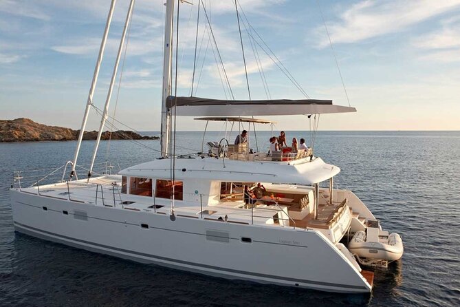 Santorini Catamaran Cruise with Greek Meal, Open-Bar and Sunset - Key points to know before you book