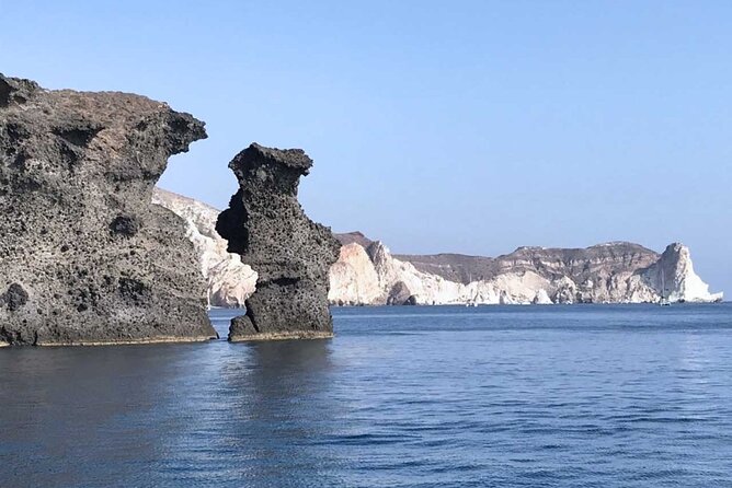 Santorini Catamaran Cruise with Greek Meal, Open-Bar and Sunset - The first view: the caldera and volcanic islands