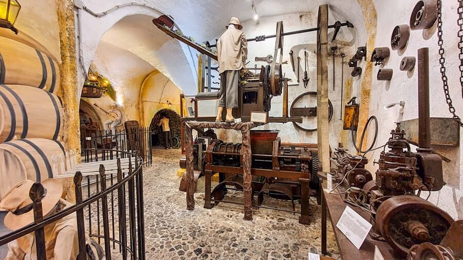 Santorini: Culture & Highlight Tour with Wine Tasting - Pickup, transport, and walking demands