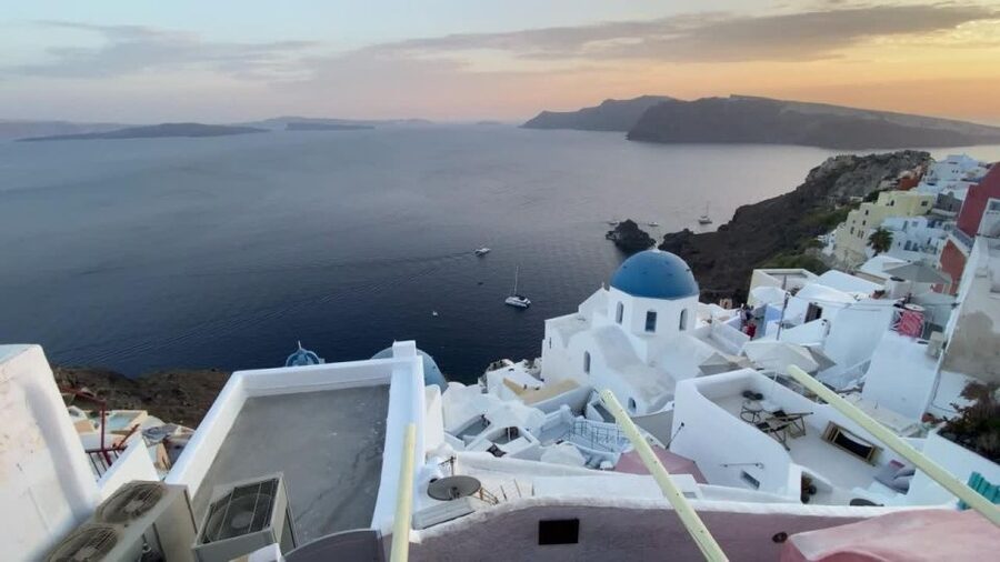 Santorini : Discover with Locals - Private Shore Excursion - Oia: famous views with little time to spare