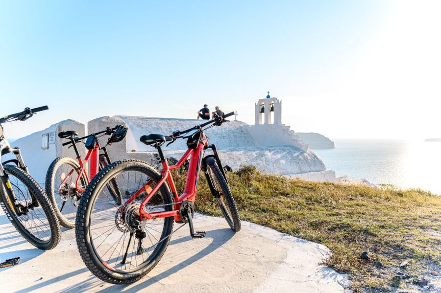 Santorini e-bike guided tours - Megalochori brings the food break