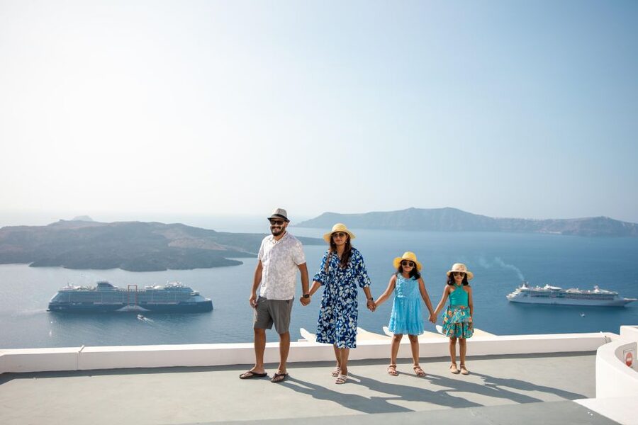 Santorini Family Photoshoot (Oia Village) - A one-hour route with short walks and stairs