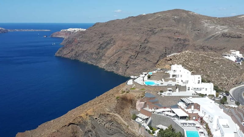 Santorini: Fira to Oia Caldera Hike with Guide - What the small group changes