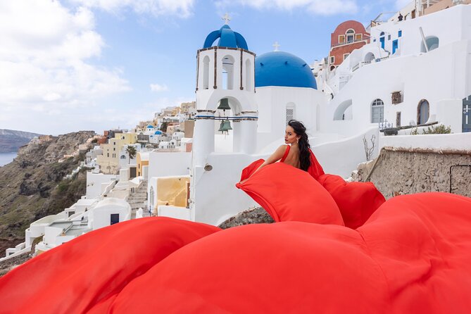 Santorini Flying Dress Photoshoot with a Pro Photographer - Key points at a glance