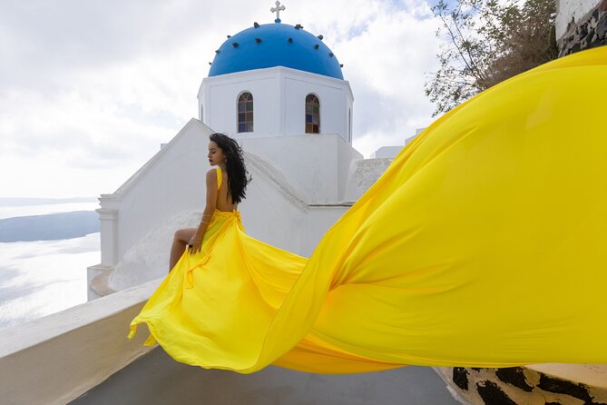 Santorini Flying Dress Photoshoot with a Pro Photographer - Who should book this experience?