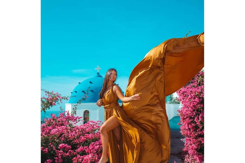 Santorini: Flying Dress Photoshoot with Edited Photos - Practical tips for a smoother session