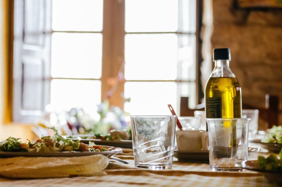 Santorini: Greek Cooking Class with Wine Tasting - What the four-hour experience actually delivers