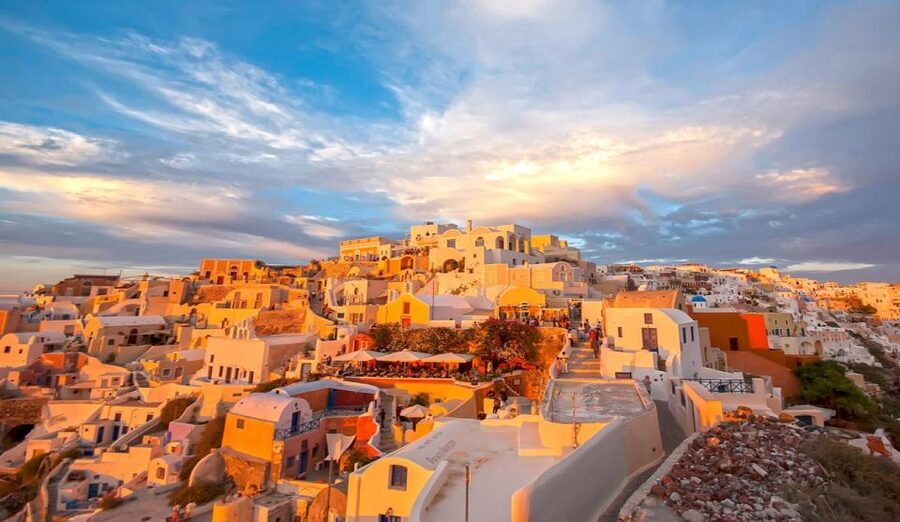 Santorini: Guided Island Day Trip with Beach Visit - Fira puts you above the caldera
