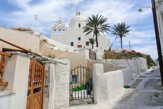 Santorini Highlights and Wine Tasting Private Tour - Oia: one hour among Santorini’s famous views