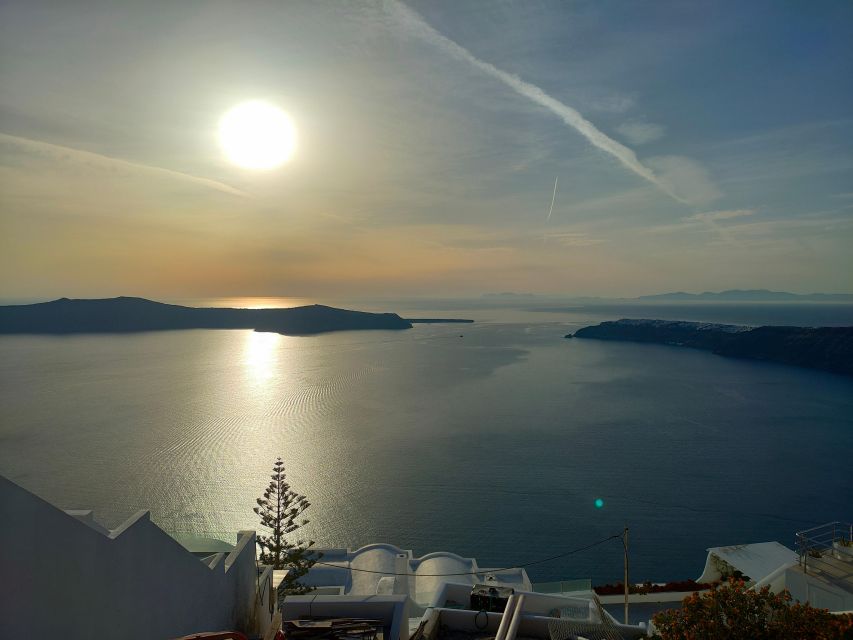Santorini highlights tour - What the private vehicle adds