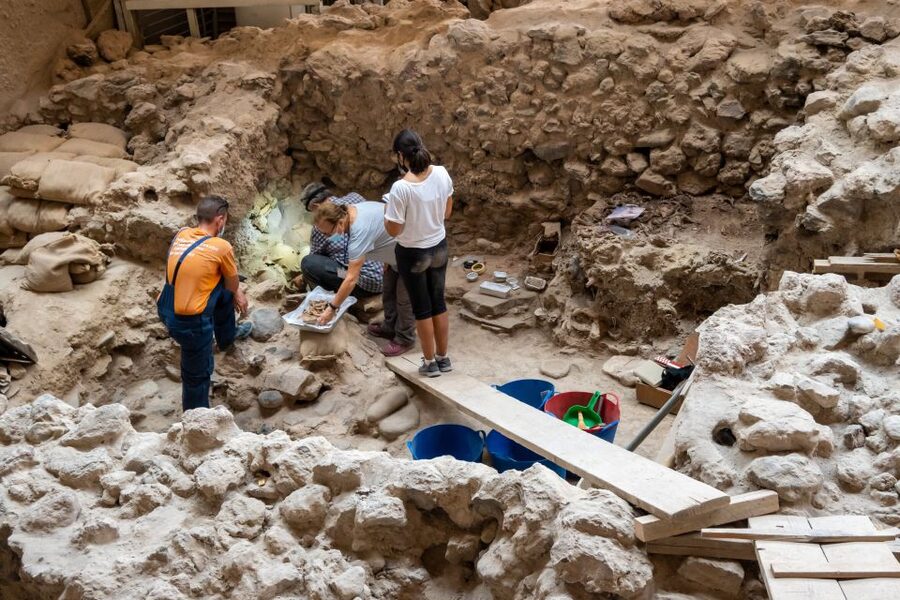 Santorini HISTORY & ARCHEOLOGY Tour (up to 8 guests) - What the small group and transport add