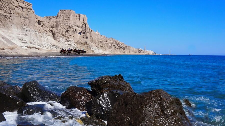 Santorini: Horseback Riding Tour on the Beach - First-time riders, children, and families