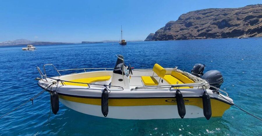Santorini: license free boat in Santorini - Exploring beyond the named beaches