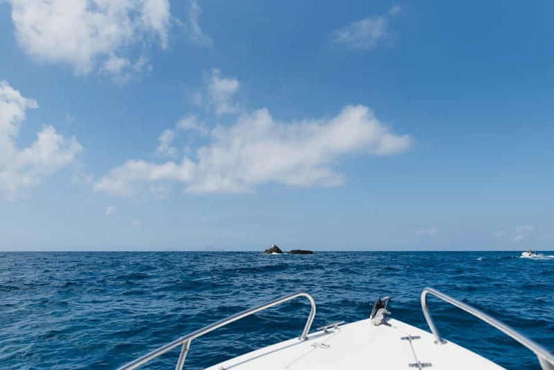 Santorini: License-Free Boat Rental with Ice, Water, & Fruit - Is $282 good value for five people?