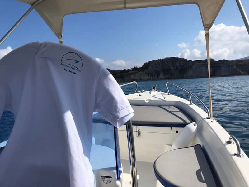 Santorini: License-Free Boat Rental with Ice, Water, & Fruit - Who will enjoy this experience most