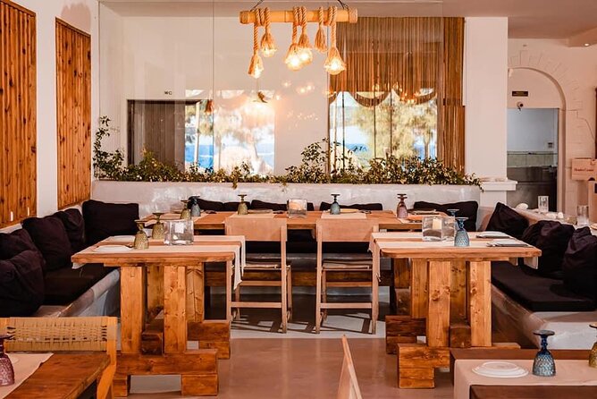 Santorini like a local: Discover local flavors by exploring the island! - Who will enjoy this food and wine route?