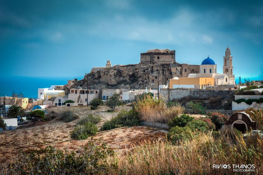 Santorini: Lost Atlantis, Beaches & Wine Tasting Tour - Guides, vehicles, and the pace of the day