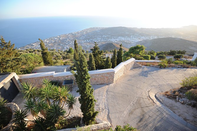 Santorini Luxury Custom Private Tour with Local guide - Why a private vehicle helps on a crowded island