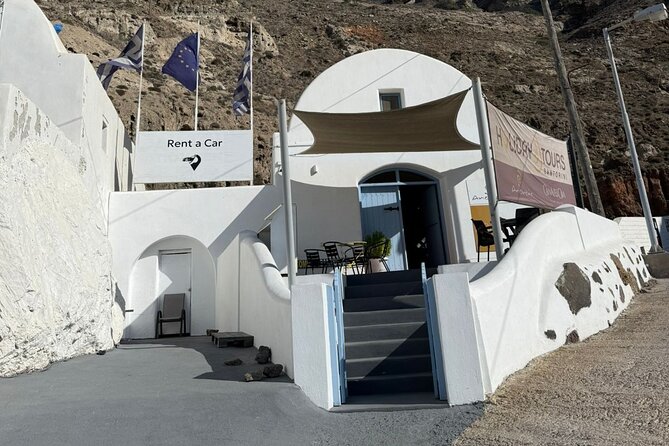 Santorini: Main Port Shared Shuttle - Bus to Hotels or Airport - Getting off the ferry at Athinios Port