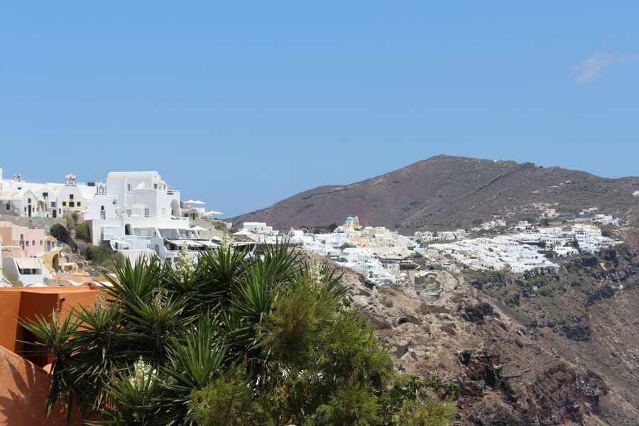 Santorini: Mesa Gonia, Pyrgos and Oia Tour - Should you book the Mesa Gonia, Pyrgos, and Oia tour?