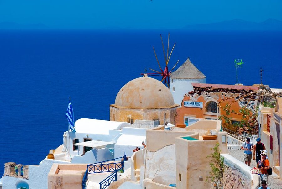 Santorini: Mesa Gonia, Pyrgos and Oia Tour - Guide language deserves careful attention