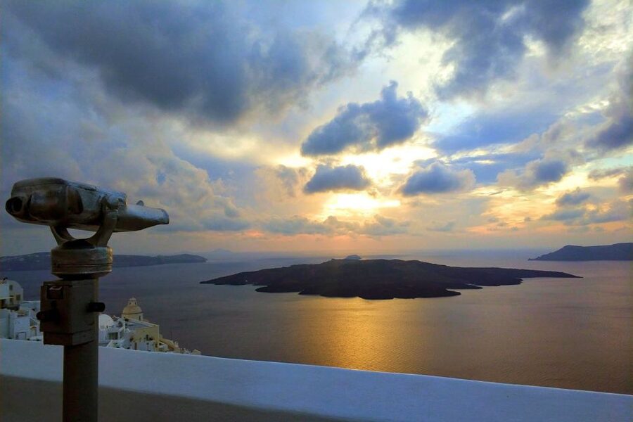 Santorini: Must-See Highlights Private Sightseeing Tour - How the private vehicle affects the day