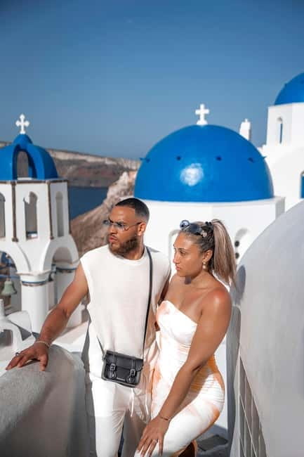 Santorini: Oia Private Couple Photoshoot with 35 Photos - Key points to know before you book
