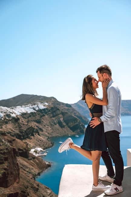 Santorini: Oia Private Couple Photoshoot with 35 Photos - Why a Santorini photoshoot can be worth your time