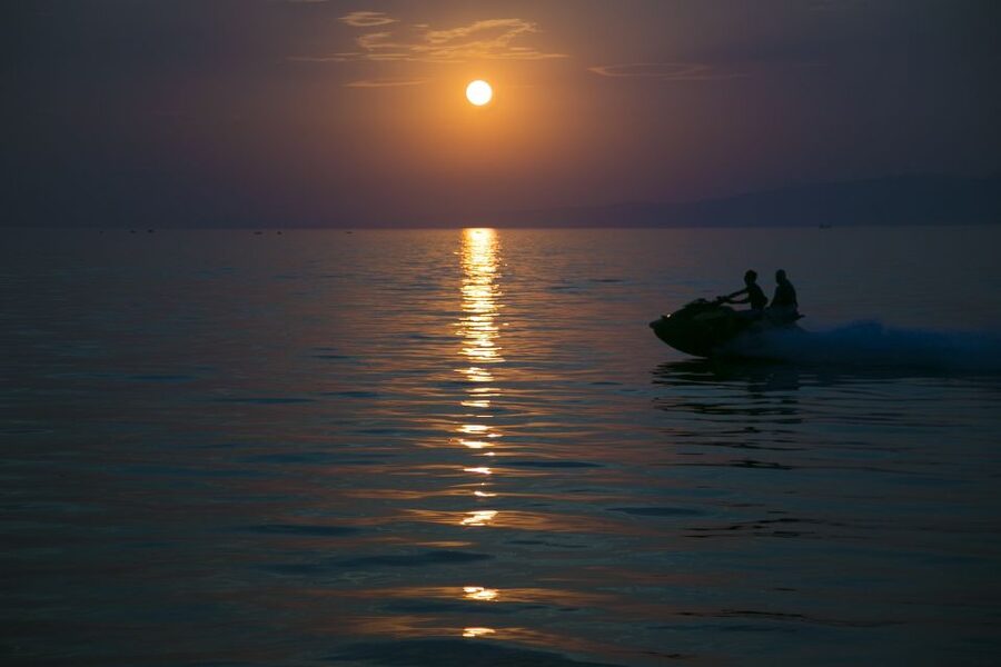 Santorini: Perivolos Beach Jet Ski Rental - Perivolos Beach is the right place for a quick water thrill