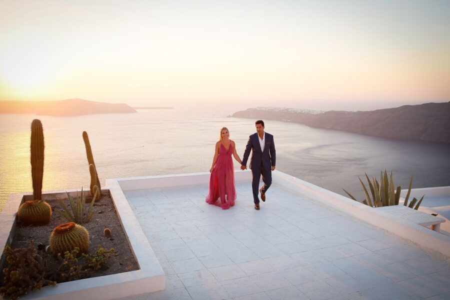 Santorini: Photo Shoot with a Private Vacation Photographer - Key points to know before booking