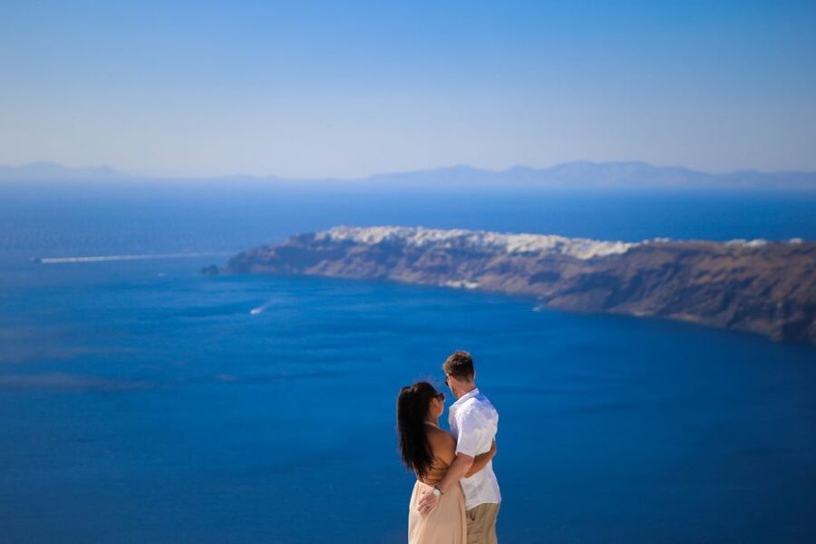 Santorini: Photo Shoot with a Private Vacation Photographer - Who should book this Santorini photography experience?