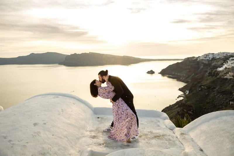 Santorini: Photo Tour With Professional Photographer - Photos, editing, and the wait afterward