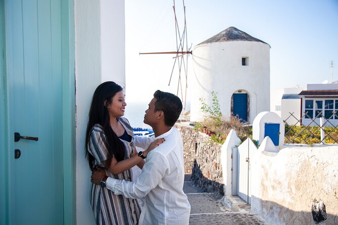 Santorini Photoshoot Oia - The value of professional posing help