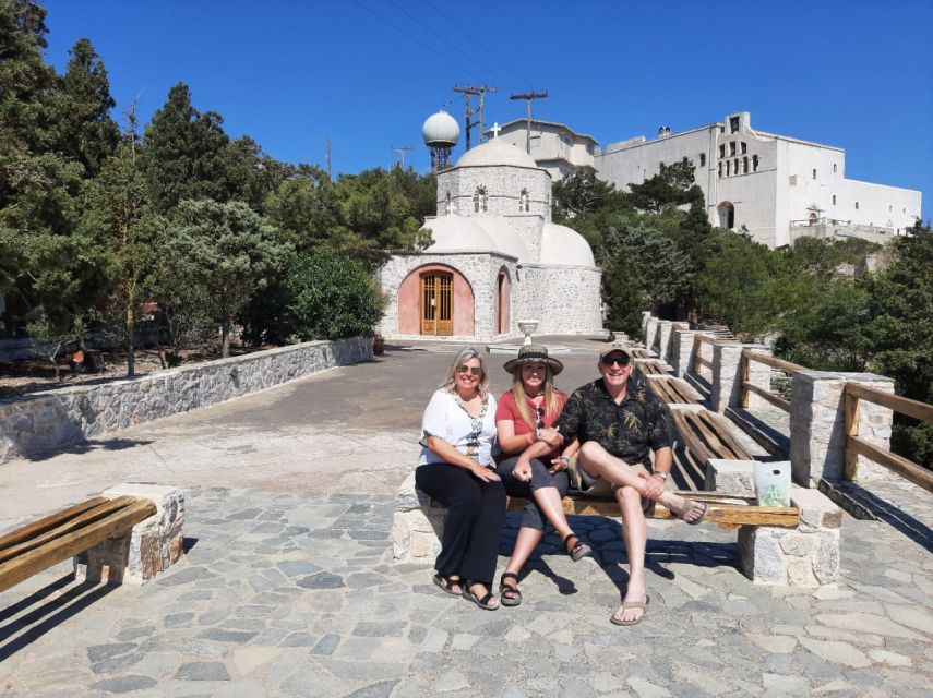 Santorini: Private 5-Hour Hidden Gems Experience - Who gets the best value from this tour