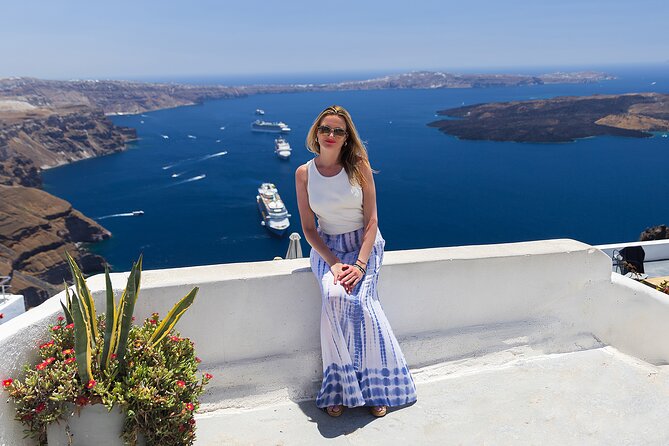 Santorini Private Casual Photoshoot in Oia and Imerovigli - Meeting points and physical effort