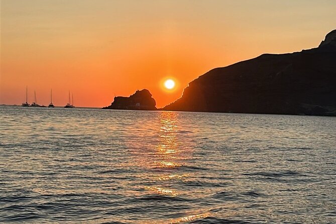 Santorini Private Cruise Sightseeing Tour with BBQ and Drinks - What the private price really means